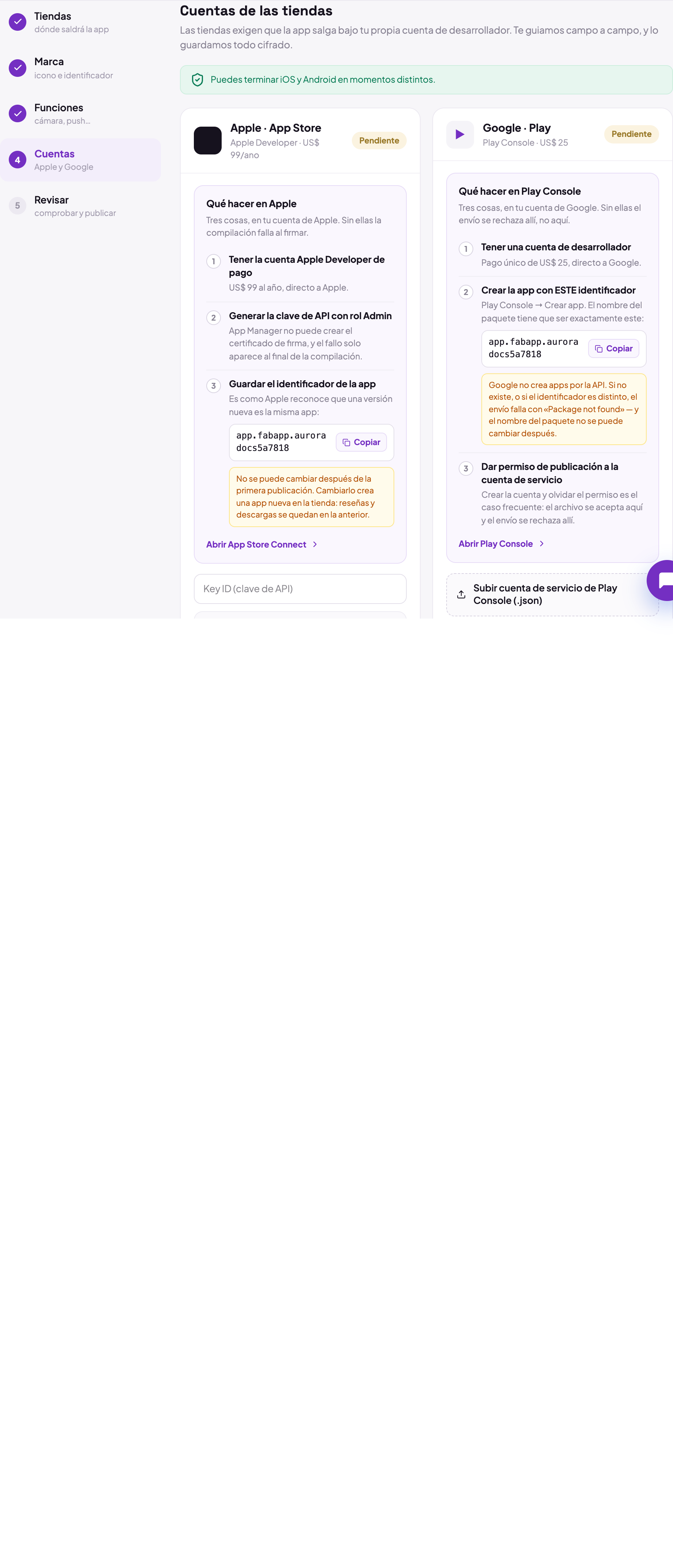 El paso Cuentas del asistente, con la lista de lo que debe estar hecho en la Play Console y en Apple antes de enviar, y los campos para la clave de App Store Connect y la cuenta de servicio de Google.