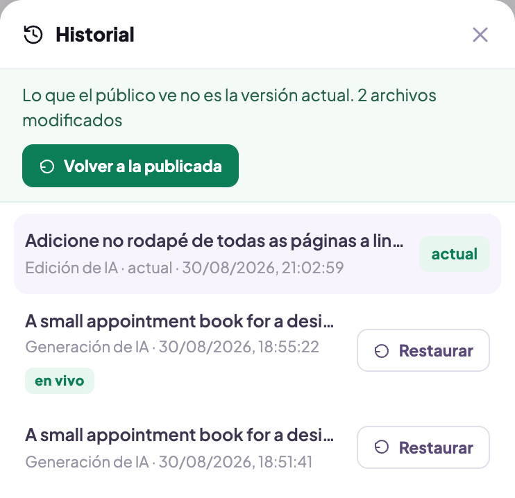 La hoja de Historial abierta sobre el asistente, con las versiones guardadas de la app, su fecha y un botón Restaurar en cada una.