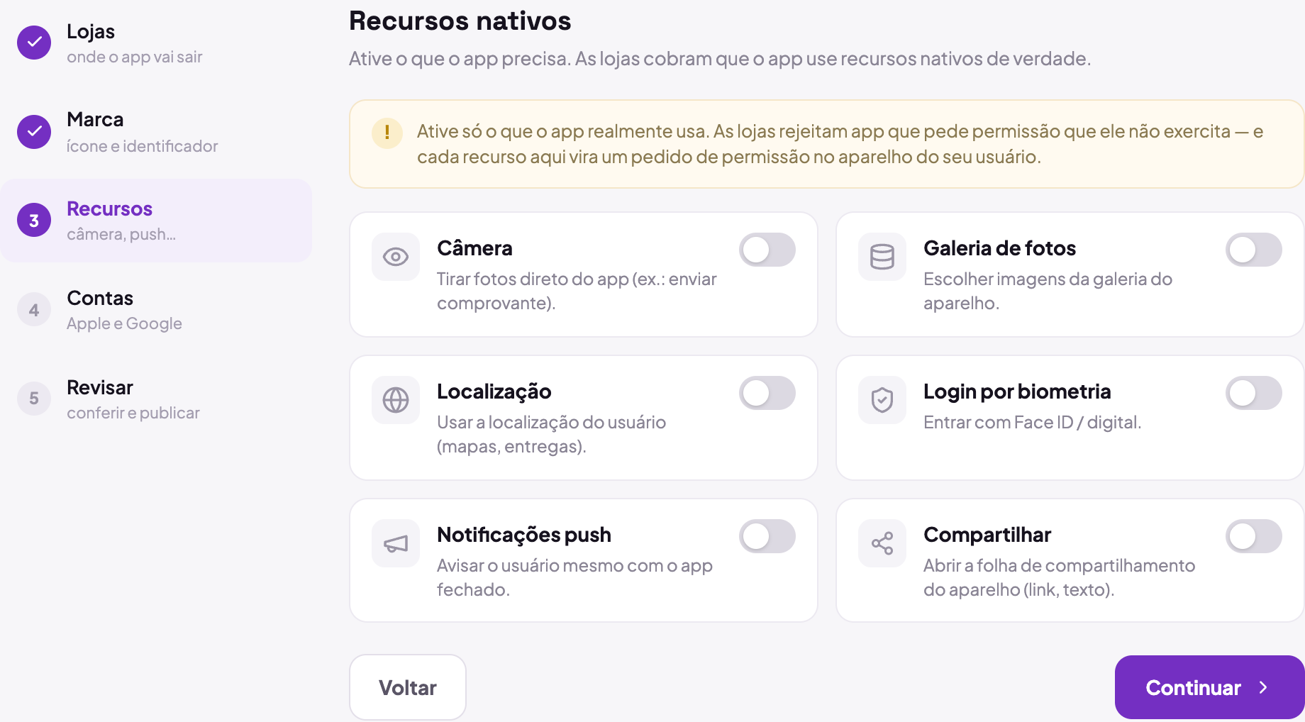 O passo Recursos do assistente, listando câmera, fotos, localização, biometria, push e compartilhar, cada um com uma linha explicando para que serve.